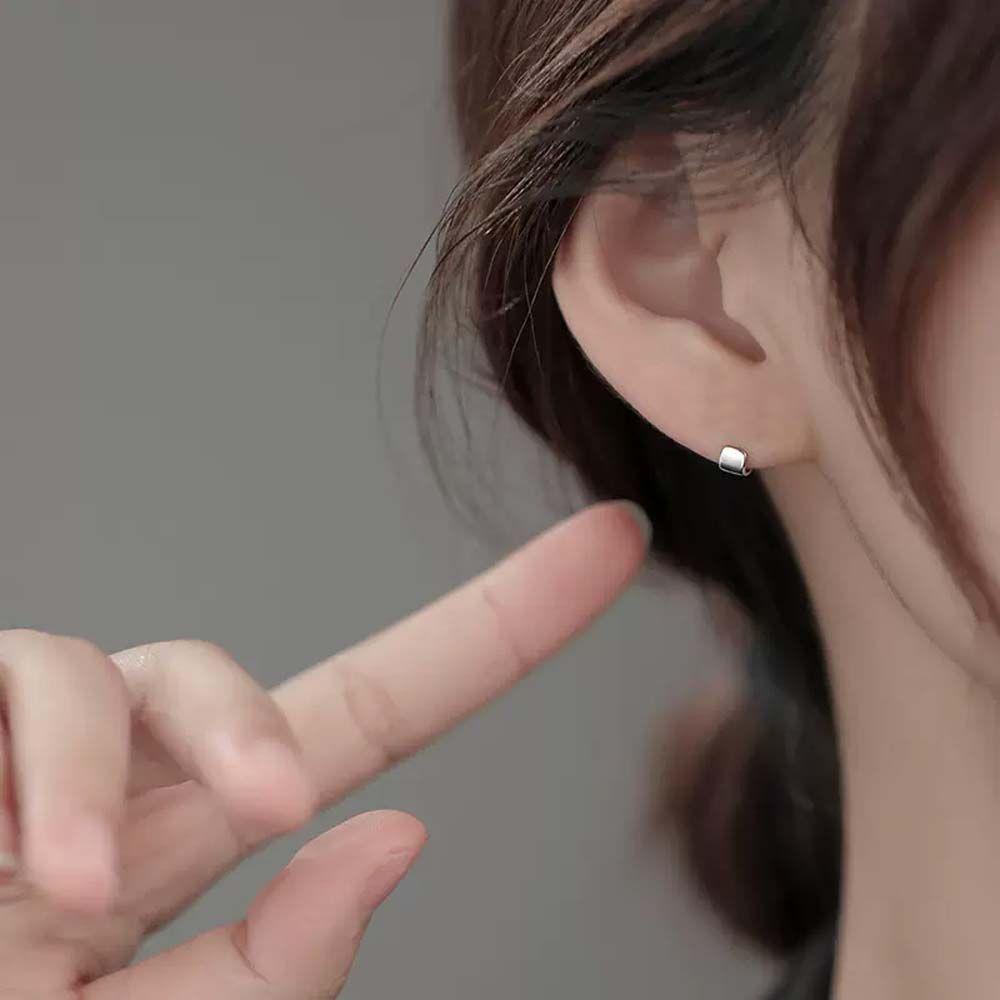 Anting Pejantan Agustina Trendi Geometris Glossy Pria Tembaga Aksesoris Telinga Gadis Anting Korea