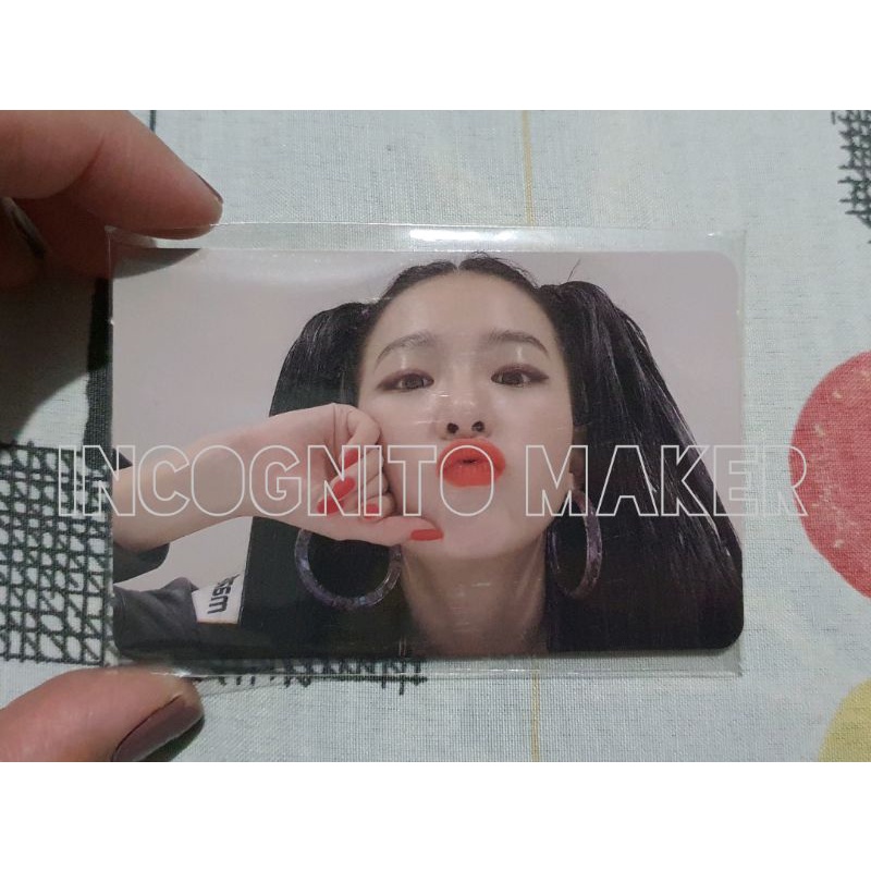 RV SEULGI PC - ZIMZALABIM THE REVE FESTIVAL DAY 2 GUIDEBOOK VERSION PHOTOCARD RED VELVET