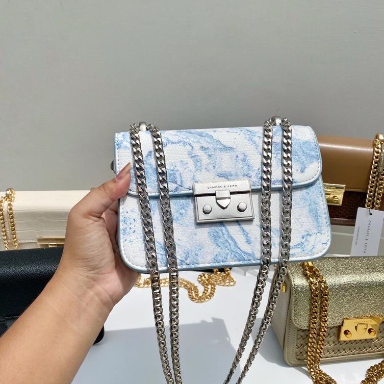 SALEE.. Boxy Chain Strap Bag