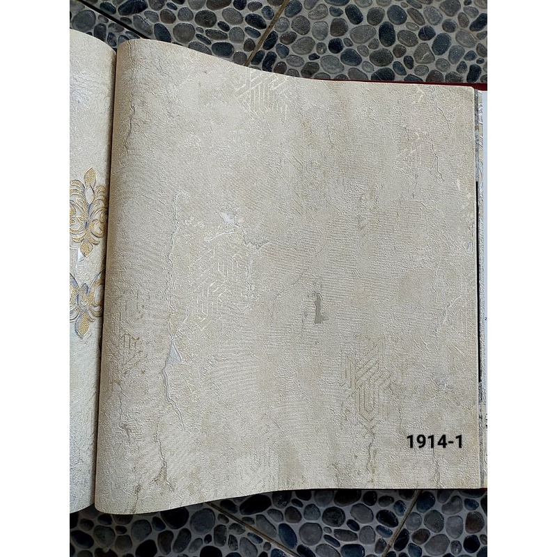 Wallpaper Dinding Motif Klasik Mengkilap