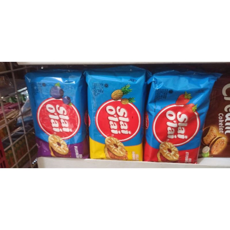 

Biskuit Slai O lai besar nanas blueberry strawberry