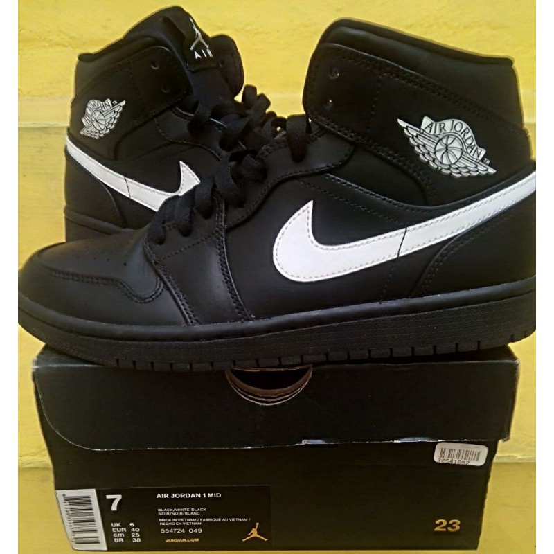 Air Jordan 1 Mid Black White