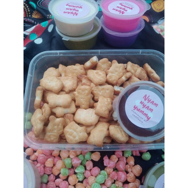 

biskuit animasi varian box 500 ml