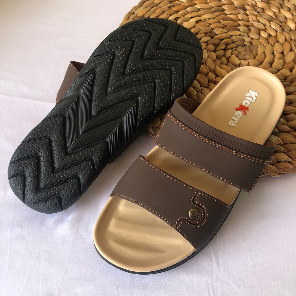 sandal slop cowok terlaris sintetis sandal karet cowok terpopuler termurah NEW ARRIVAL Sandal Selop Pria Terbaru Original Slip on Cowok Slide Sandal Kulit Pria Terlaris Sesuai Foto Sandal Selop di Jamin Berkualitas. Sandal Pria Fashion Sendal Pria murah o