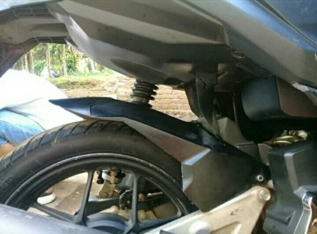HUGGER VARIO 125 150 / SPAKBOR KOLONG VARIO 125 150 CC Sambungan spakbor depan