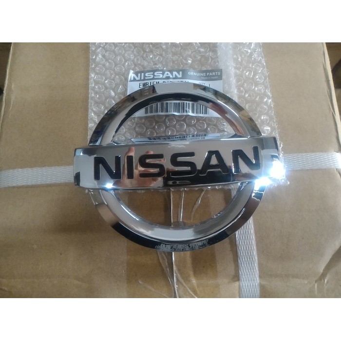 Emblem Tulisan Grille Depan Logo NISSAN Livina New L11 HWS Autech