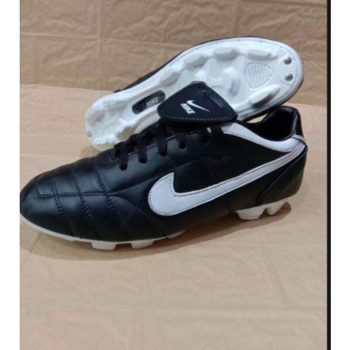 Sepatu pria kulit original /sepatu bola pria dewasa kulit full sapi.