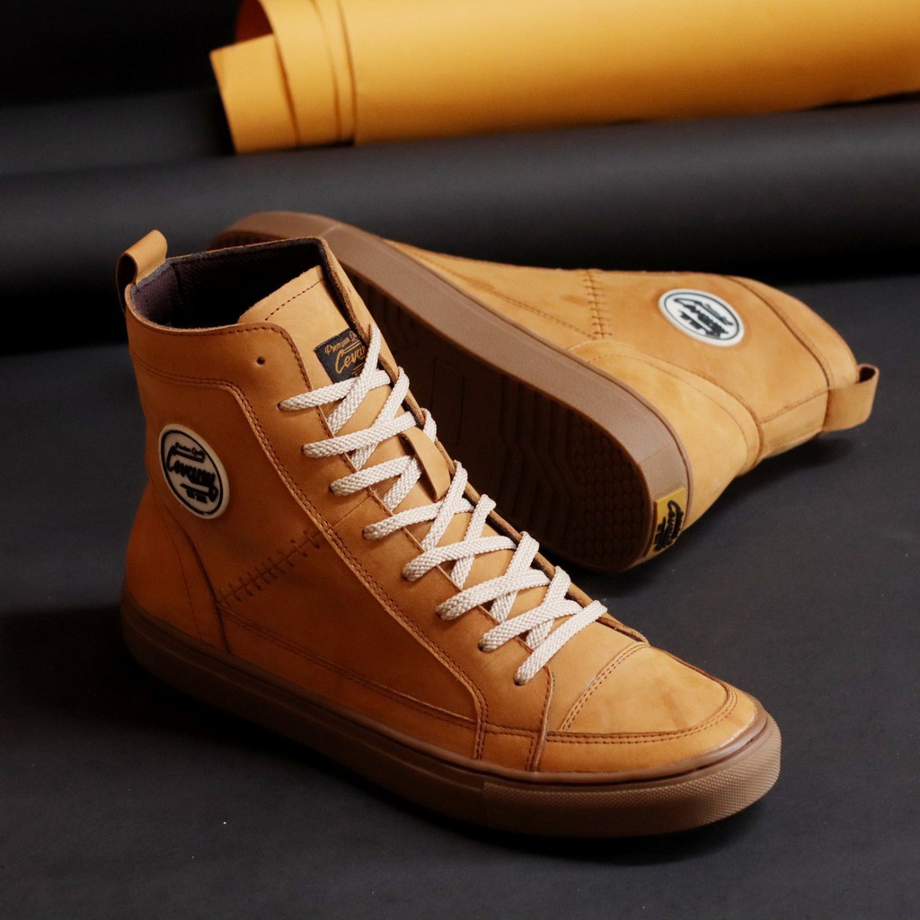 Sepatu Sneakers Pria High Top Classic Kulit Asli Cevany Apuy