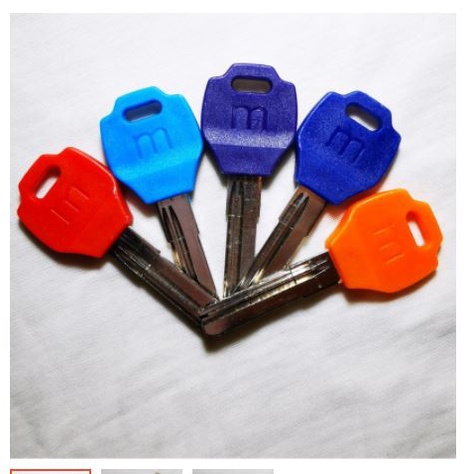 bahan kunci titik M warna