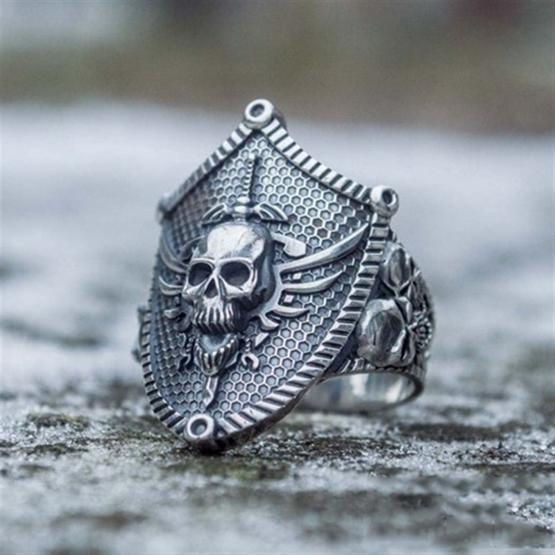 Perhiasan Cincin Silver Retro Gothic Punk Desain Tengkorak Perisai Untuk Pria