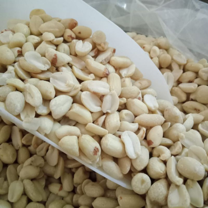 

Kacang Tanah Kupas Mentah 41/51 / Kacang Kupas 41/51 Repack 1kg Termurah Terlaris