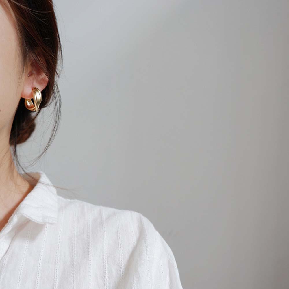 Anting Klip Bentuk Lingkaran Bahan Metal Gaya Korea Untuk Wanita