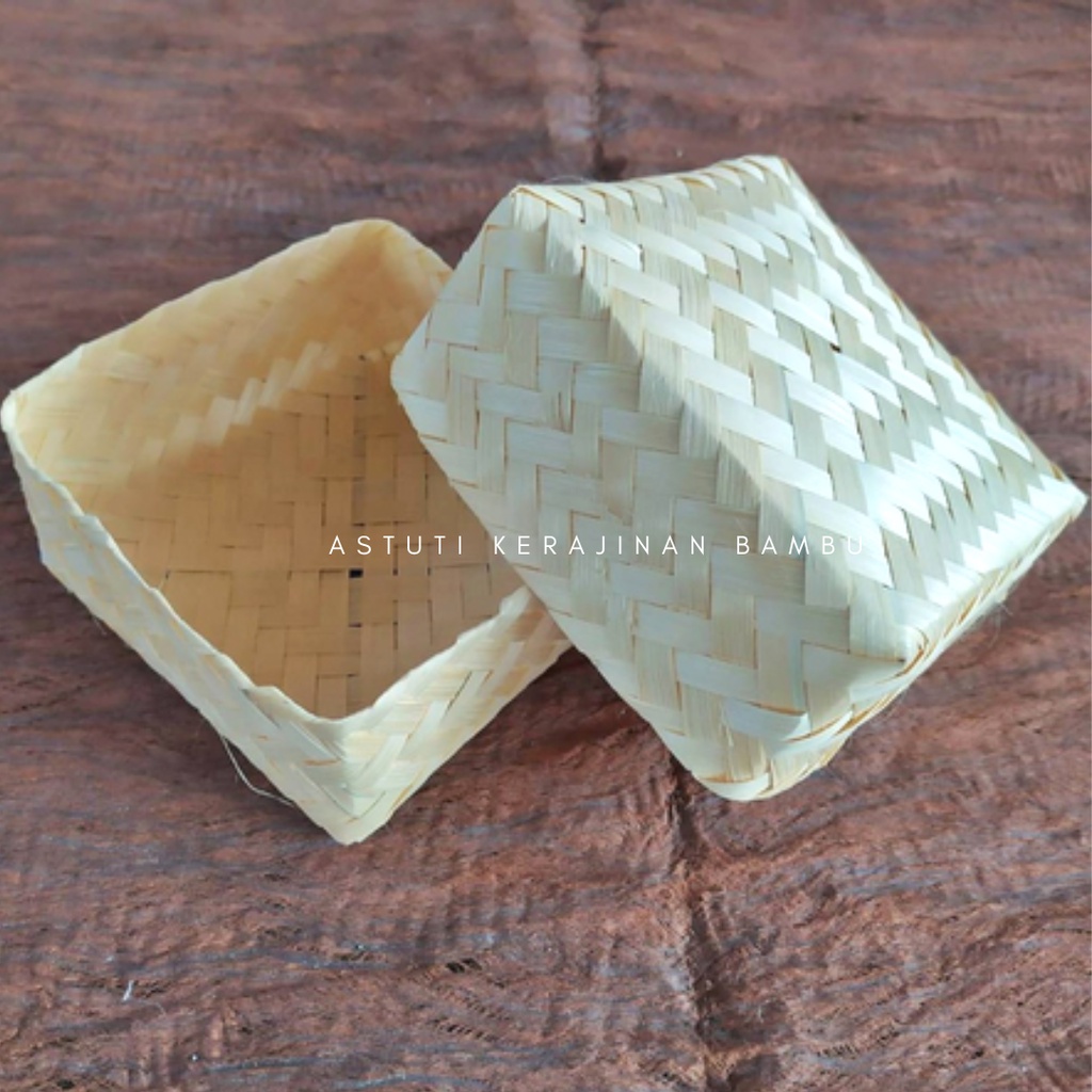 sepasang Besek anyaman bambu warna Blicing 18 x 18 cm/ besek bambu