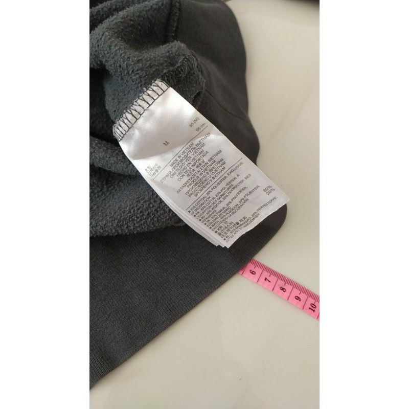 Sweater gap