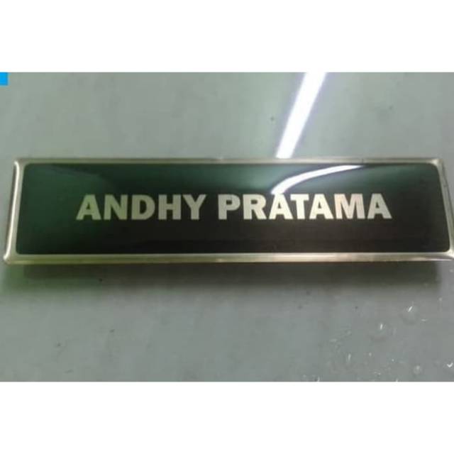 

Name tag papan nama kuningan peniti