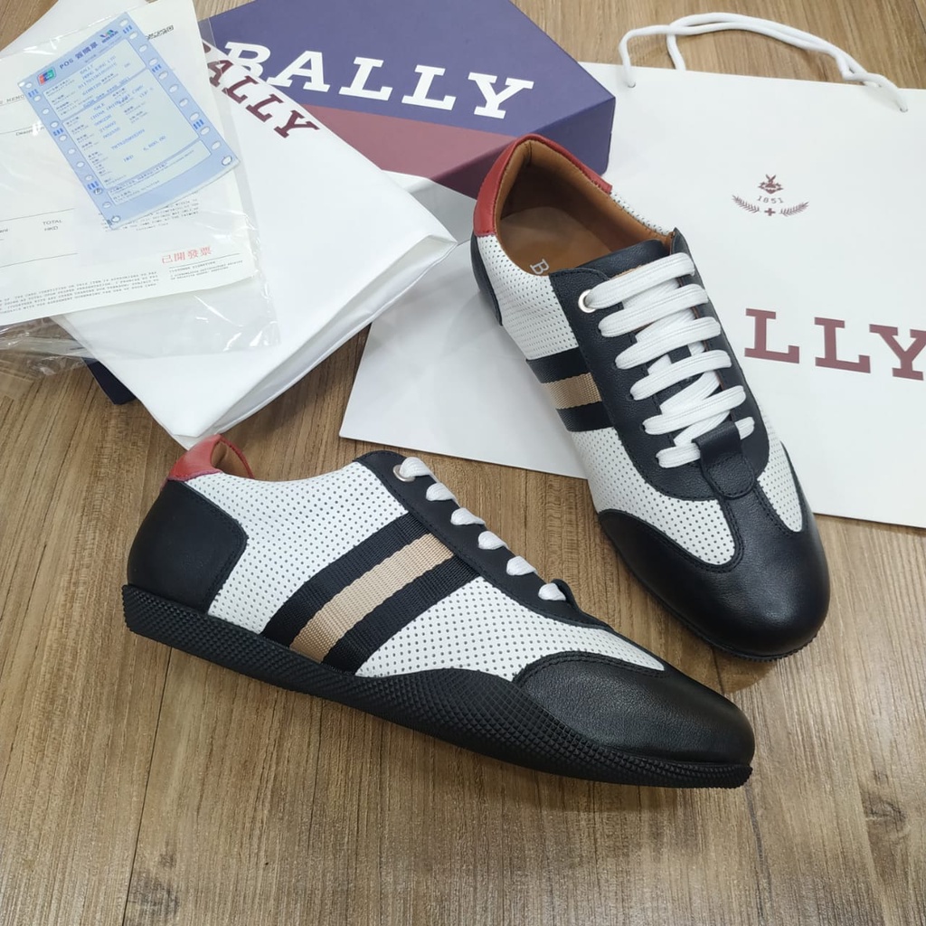 SEPATU SNEAKERS TERLARIS LOUIS VUITTON ORI MIRROR QUALITY1:1 original