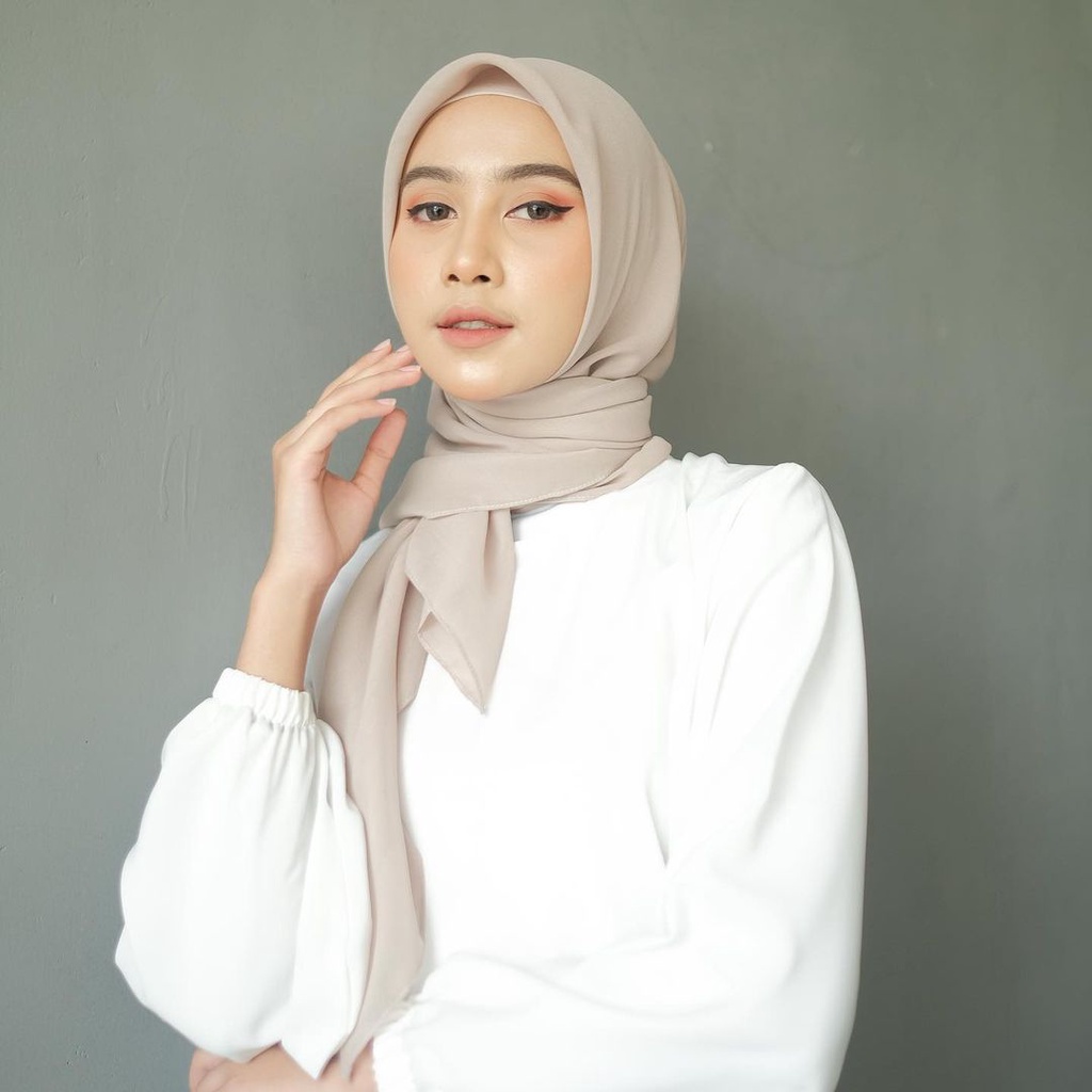 Jilbab Segi Empat BELLA SQUARE Part2 - Hijab Segiempat Polycotton Bella Squrae Jahit Tepi Warna Lengkap