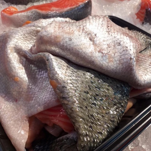 

Kulit Ikan Salmon Mentah / Salmon Skin Frozen 500g