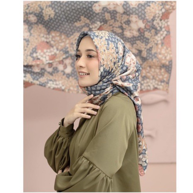 Marina Scarf Wearing Klamby