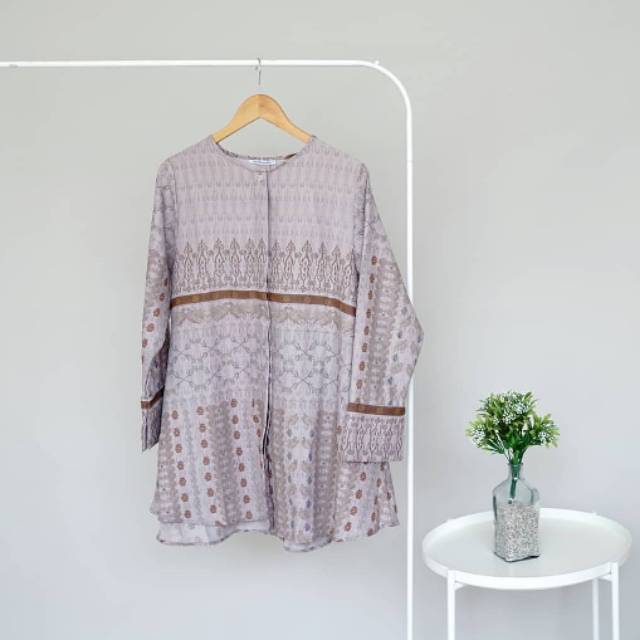 Sembalun top size S riamiranda