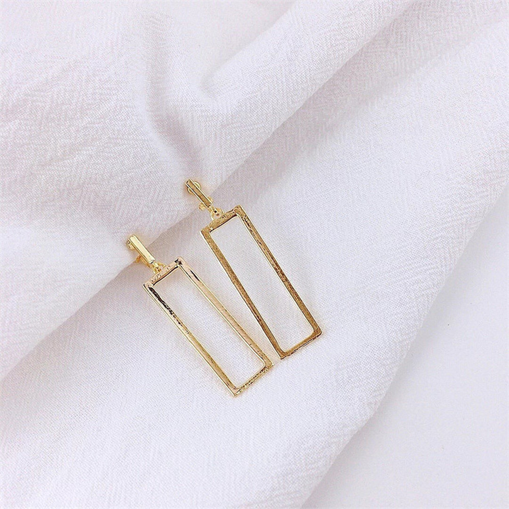 Anting Klip Tanpa Tindik Bentuk Persegi Panjang Hollow Bahan Metal Lapis Emas Untuk Wanita
