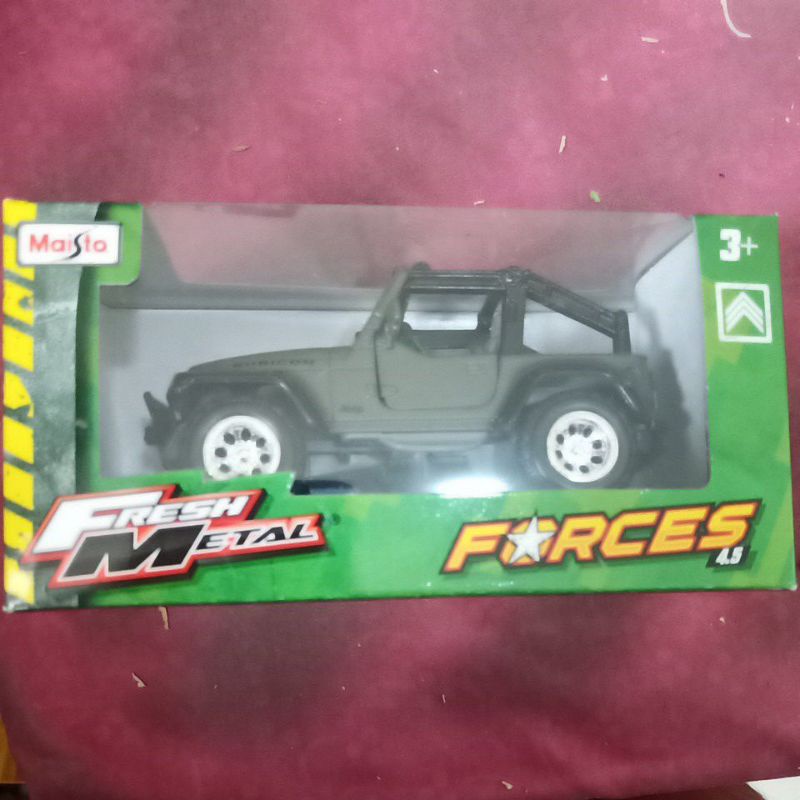 jeep wrangler maisto forces army skala 43