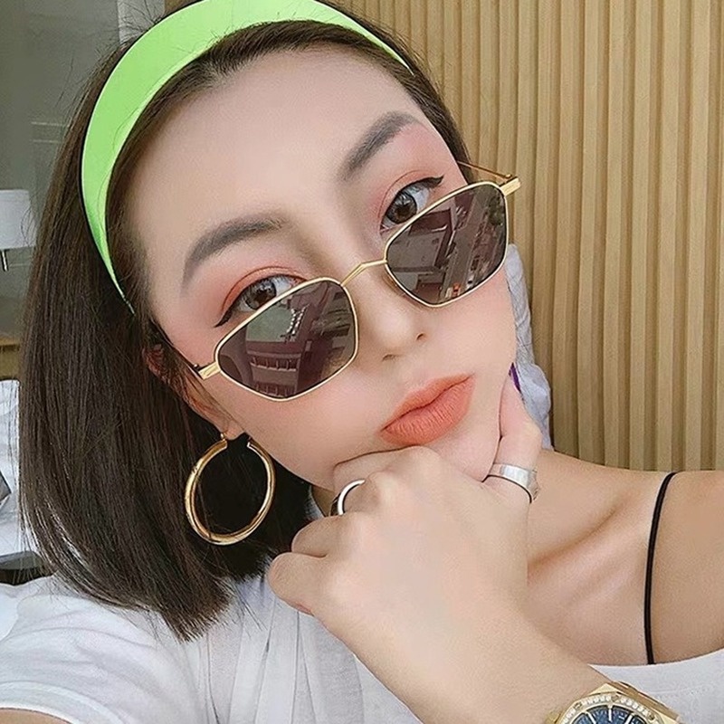 (YUZHU) COD New Fashion Retro Hong Kong Style Bingkai Kecil Kacamata Hitam Logam Tidak Teratur Wanita