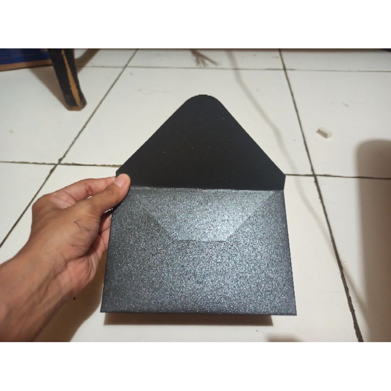 

Amplop A6 Hitam Tebal Premium Jasmine Hitam 11x16cm