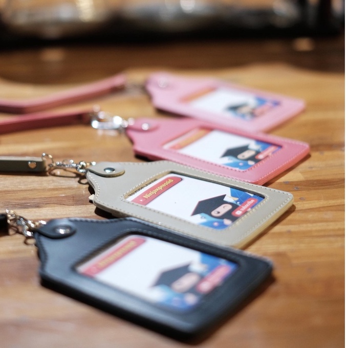 

HJK NAME TAG KULIT / ID CARD HOLDER KULIT / ID CARD / GANTUNGAN NAMA HORIZONTAL, VERTIKAL SS21