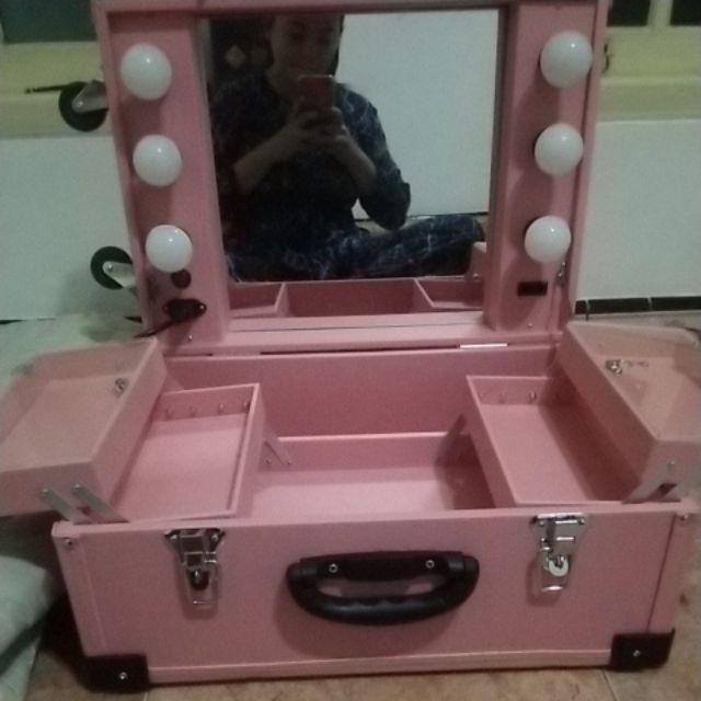 Beautycase Ukuran 50 Cm Dengan Tutup Rak Akrilik