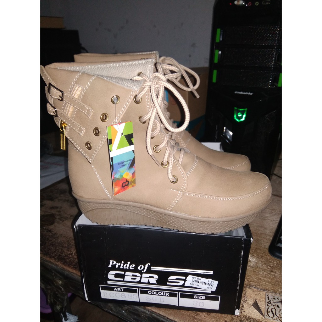 Sepatu Boots Wanita Korea Kasual Sintetis Cream