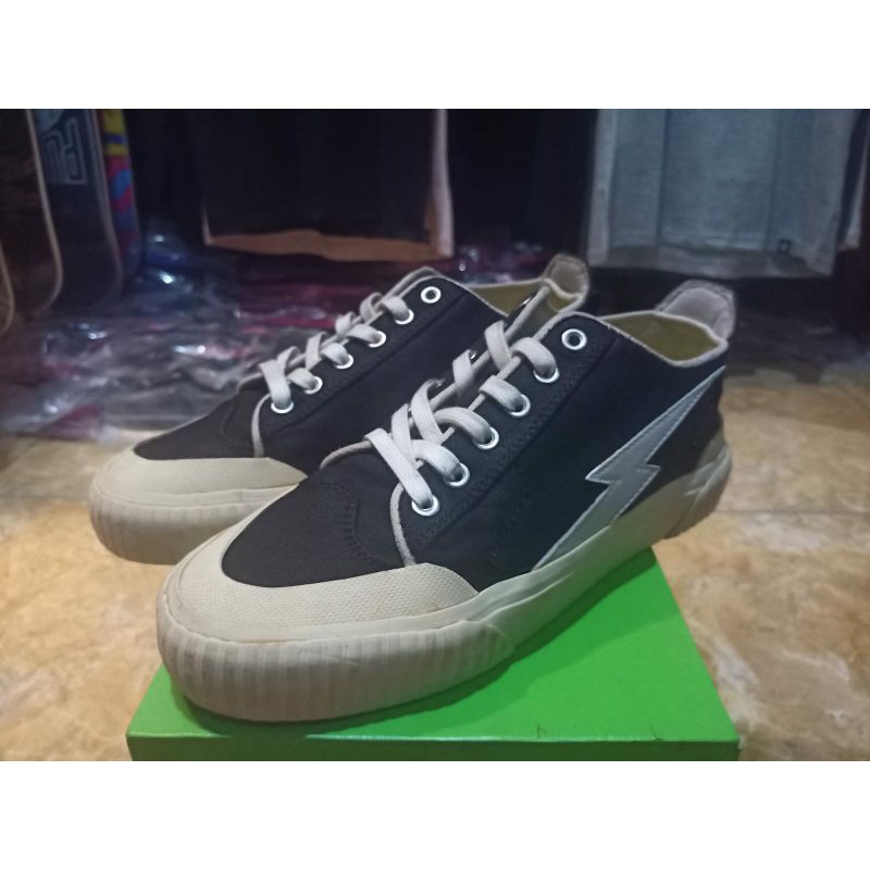 sepatu bekas Zeus Homskin