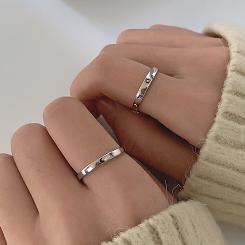 2pcs Cincin Pasangan Desain Bulan Bintang Bahan 925 Silver Untuk Pernikahan