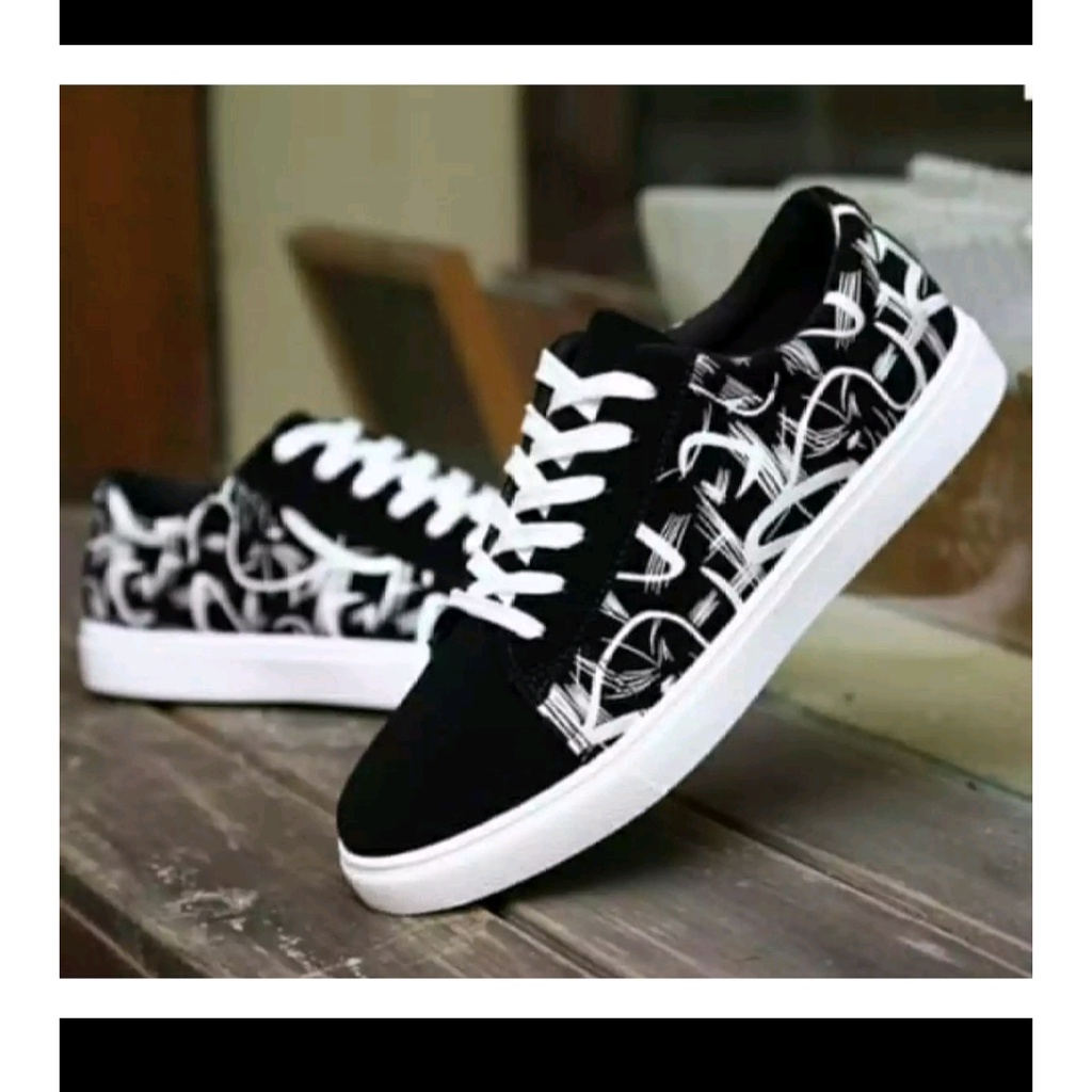 Sepatu Sneakers Old Skool Black White Vns Fetino Motif Putih VansSK Delapan Low 36-43