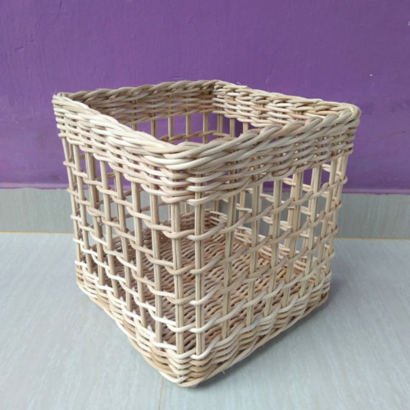 Keranjang rotan kotak anyaman lubang penyimpan barang untuk laci dan sepeda depan belakang  25x25x25 cm