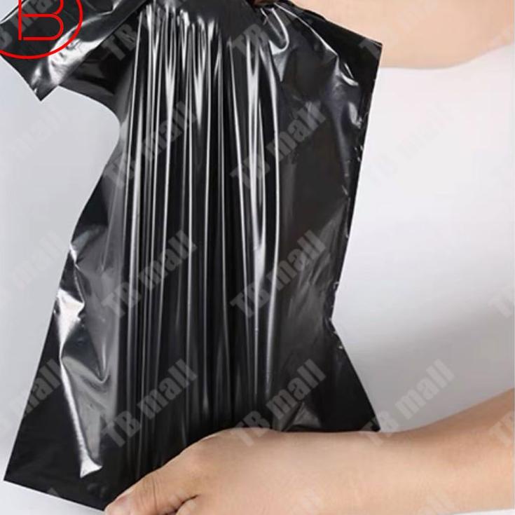

Trendy Plastik Packing Polymailer LDPE 25X35CM Hitam Glossy Isi 100PCS TerGrosir Lem Perekat / Plastik Packing Baju Olshop