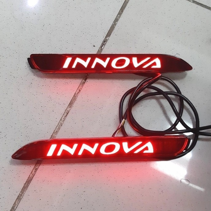 Lampu Reflektor Bumper Belakang  Mobil Innova 2004 - 2015 Tulisan