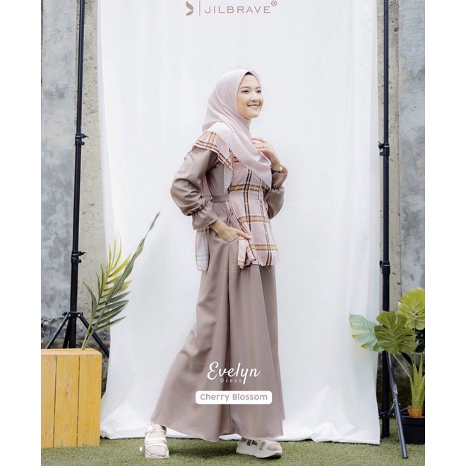 Preloved evelyn dress by jilbrave