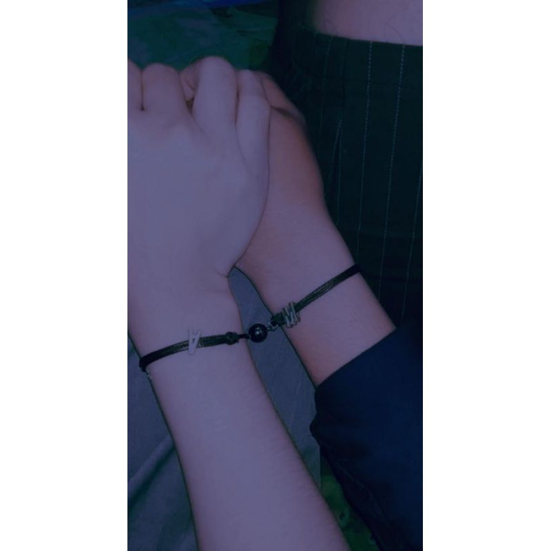 Gelang couple magnet huruf slide
