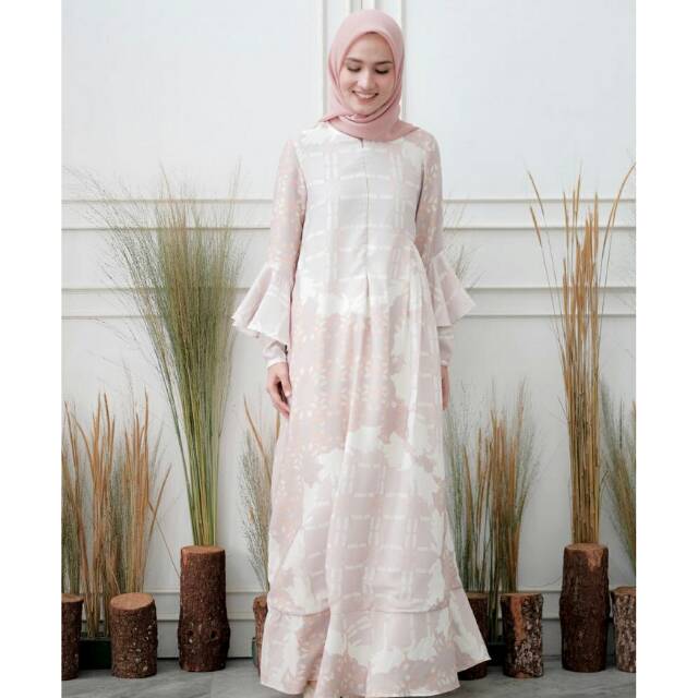 Belle Dress Wearing Klamby