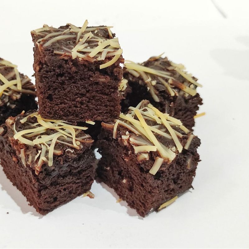 Brownies Panggang Moojang Bandung ukuran 30x10 cm Brownies Signature topping mete keju best seller