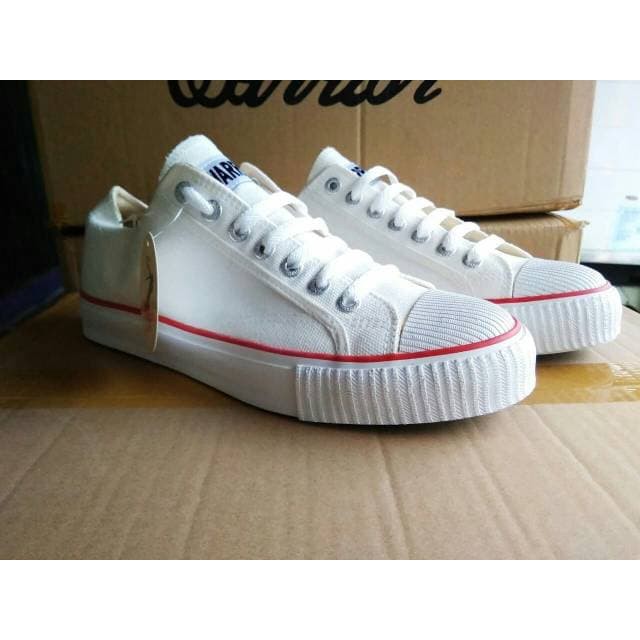 Sepatu warrior classic putih pendek