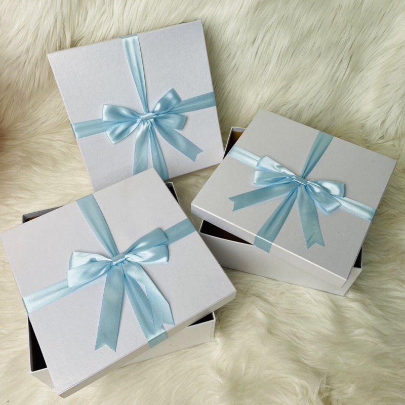 

Kotak Kado Box Kado Kotak Hadiah Gift Box Ekslusif Pita Pink 24X24X9Cm