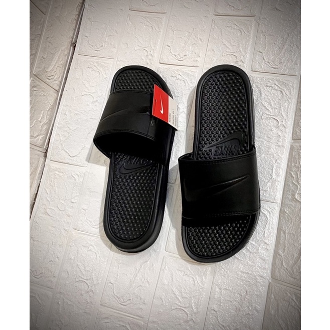 SANDAl SLIDE NIKEmi HITAM CASUAL PALING KEKINIAN BISA DIPAKAI PRIA DAN WANITA