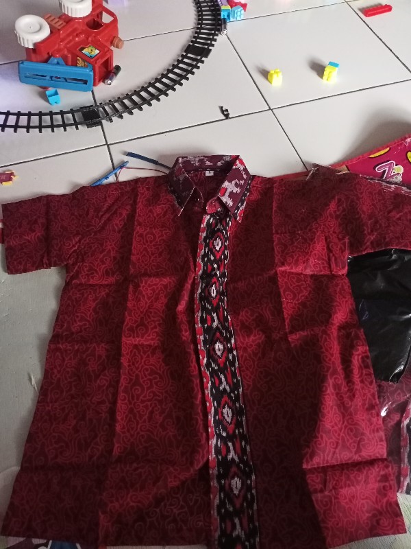 Kemeja Batik Mega Mendung Merah | Lengan Panjang | Atasan Pria Batik Modern