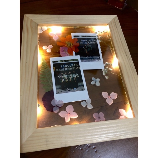 Pressed Dried Flowers Frame / Kado Ultah / Wisuda / Wedding