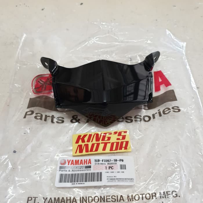 COVER DAGU LAMPU DEPAN/ SAMBUNGAN SAYAP XEON RC HITAM (P0) ASLI YAMAHA