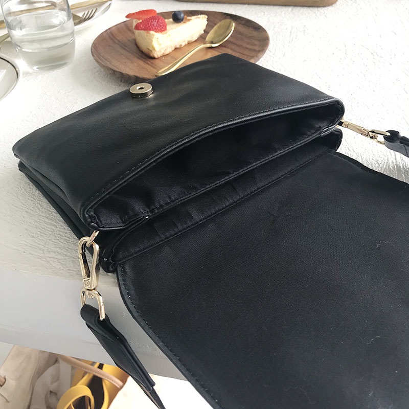 JANE - KOREAN SIMPLE SLING BAG WITH STRIPE STRAP / TAS SELEMPANG HITAM POLOS