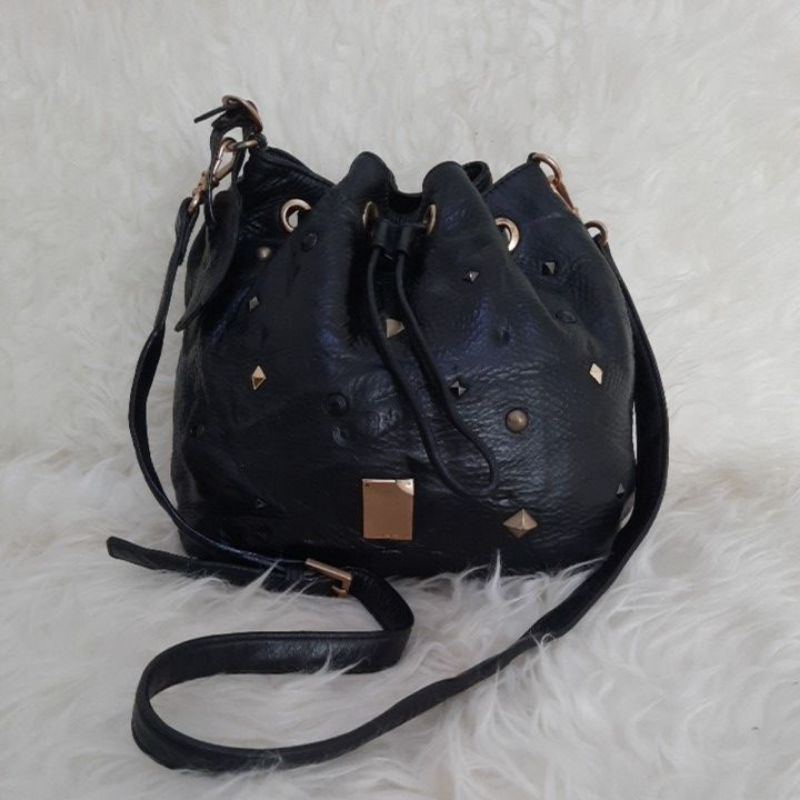 Preloved sling bag serut Couronne