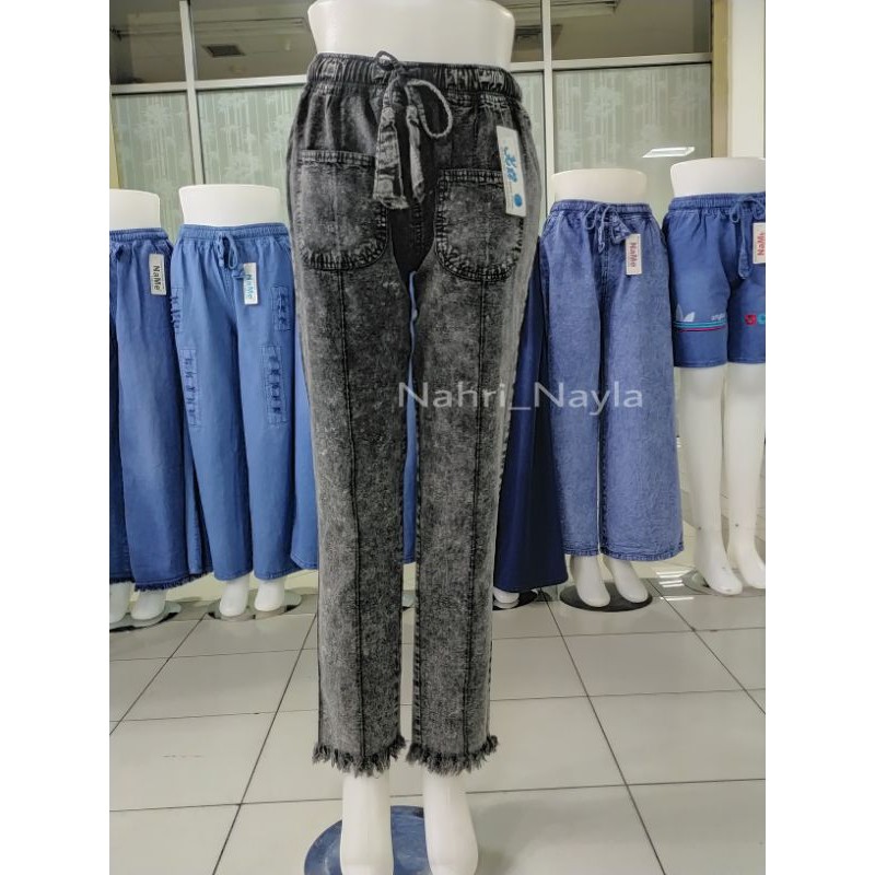 CELANA LUNA RAWIS SNOW STANDAR WANITA LEVIS, JEANS DENIM KEKINIAN